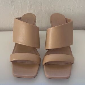 VINCE Block Heel LeatherSandal in Cream: Sz 6.5